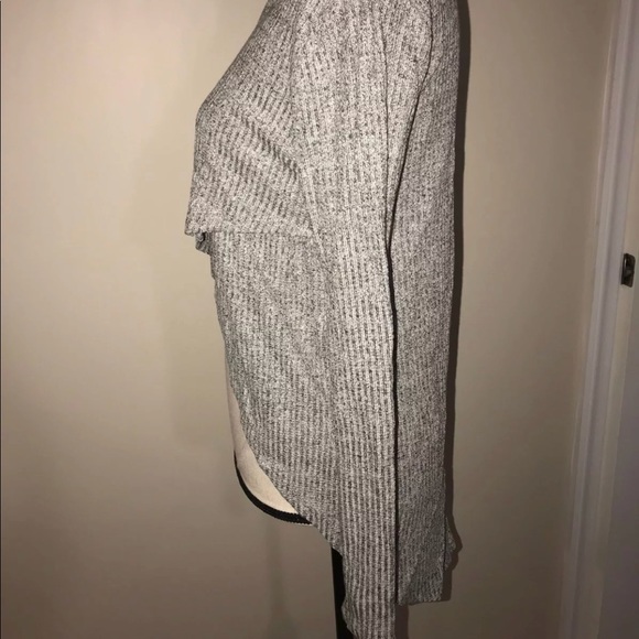 Forever 21 knit high low top size small - Picture 3 of 4